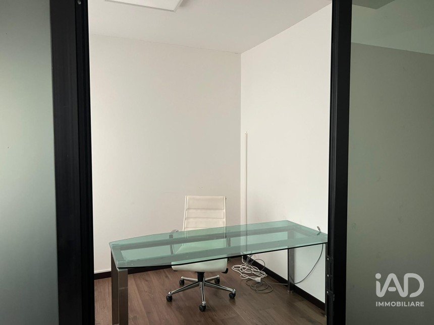 Laboratorio di 60 m² in Genova (16129)