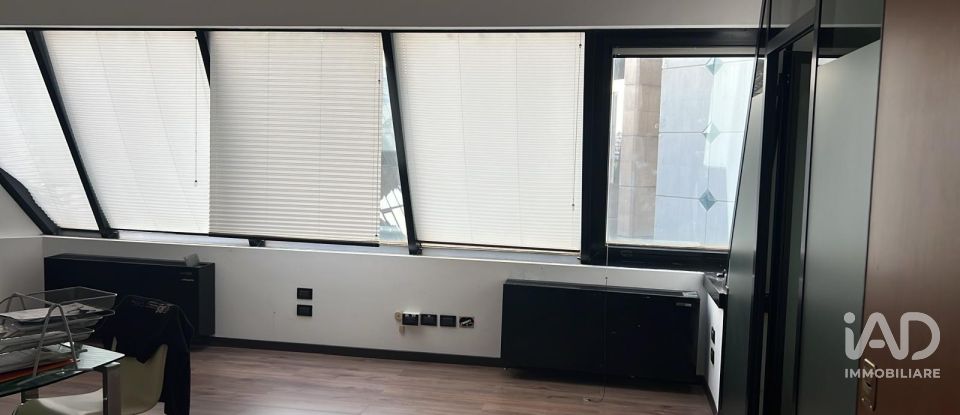 Laboratorio di 60 m² in Genova (16129)