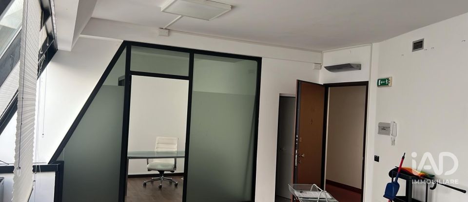 Laboratorio di 60 m² in Genova (16129)
