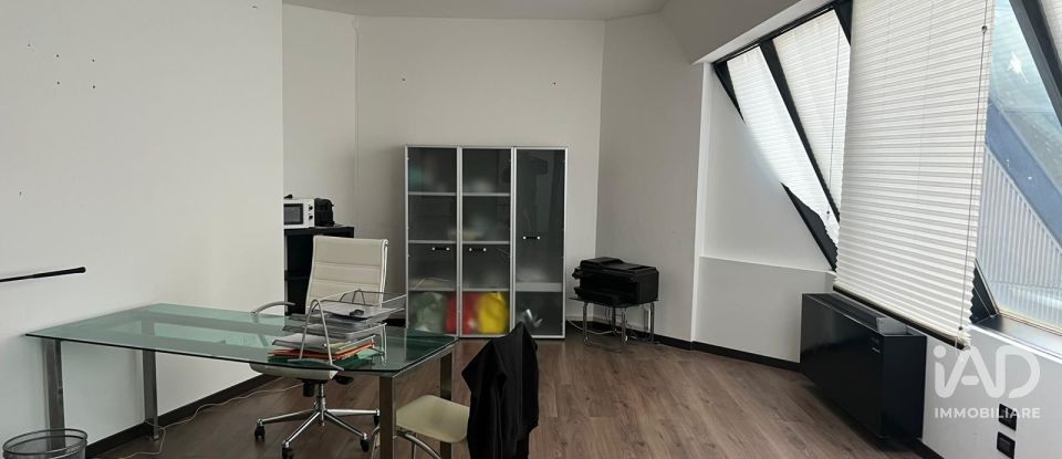 Laboratorio di 60 m² in Genova (16129)