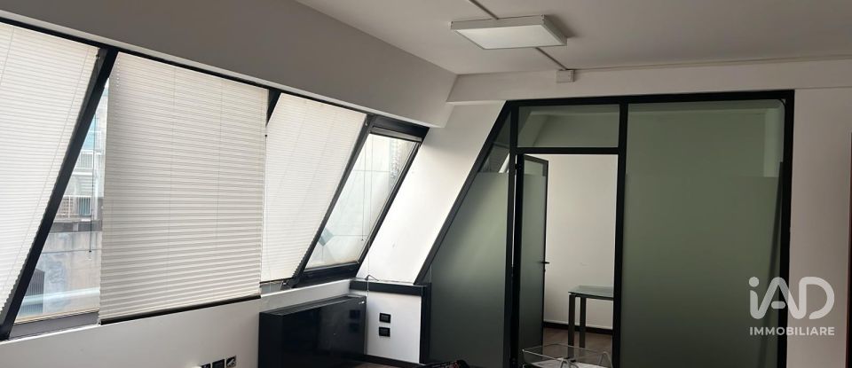 Laboratorio di 60 m² in Genova (16129)