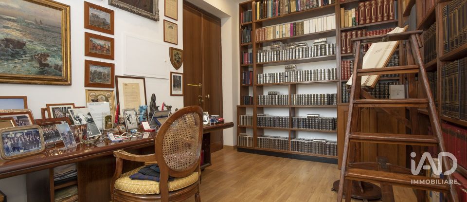 Four-room apartment of 120 m² in Genova (16121)