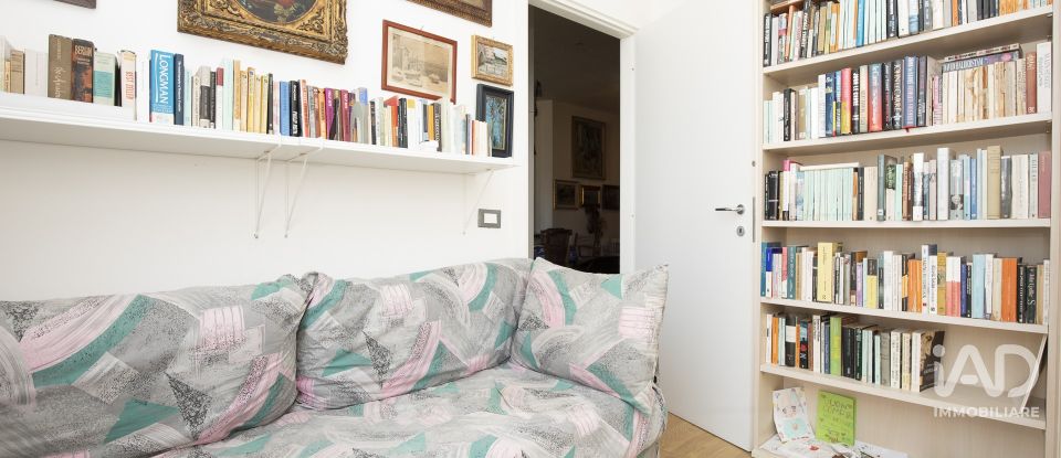 Four-room apartment of 120 m² in Genova (16121)