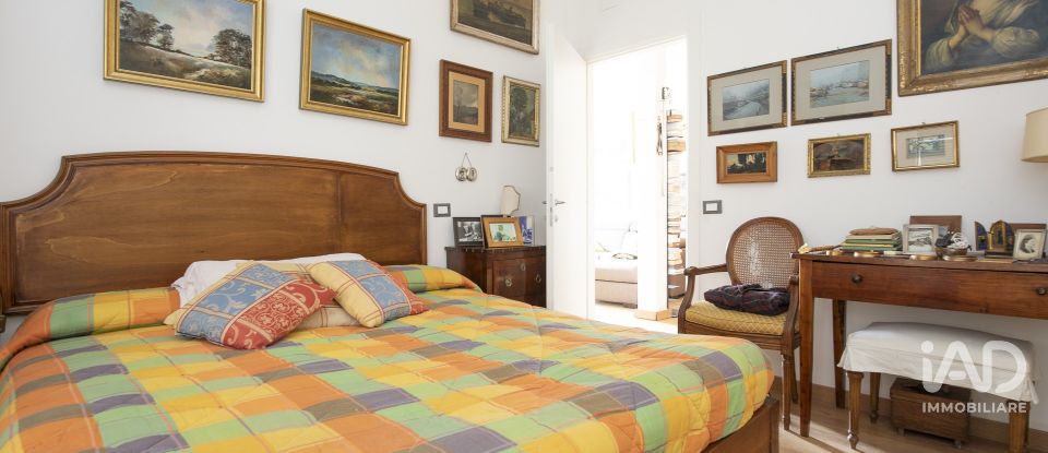 Four-room apartment of 120 m² in Genova (16121)