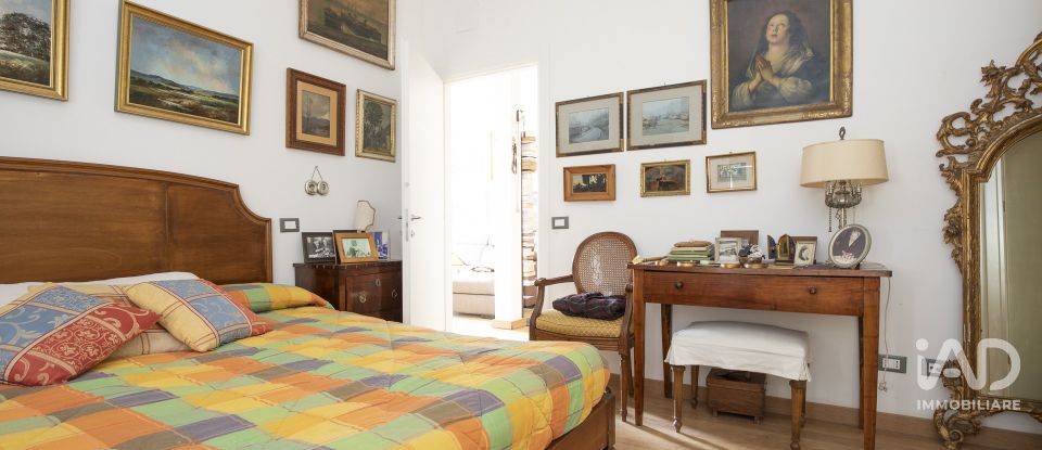 Four-room apartment of 120 m² in Genova (16121)