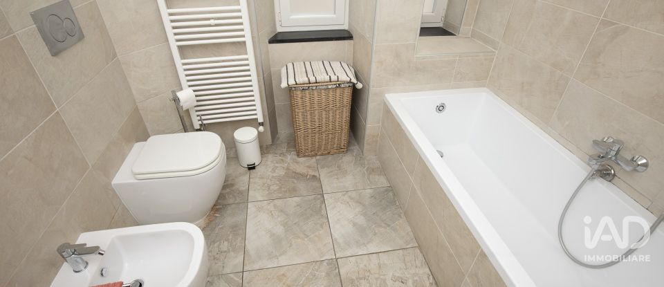 Four-room apartment of 120 m² in Genova (16121)