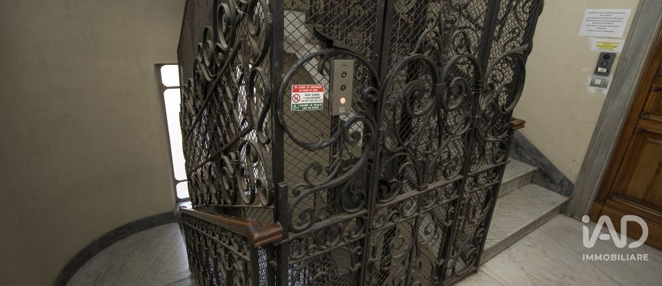 Four-room apartment of 120 m² in Genova (16121)