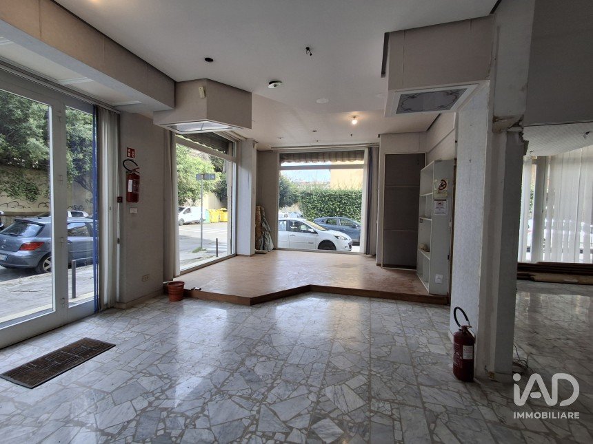 Shop / premises commercial of 983 m² in Palermo (90129)