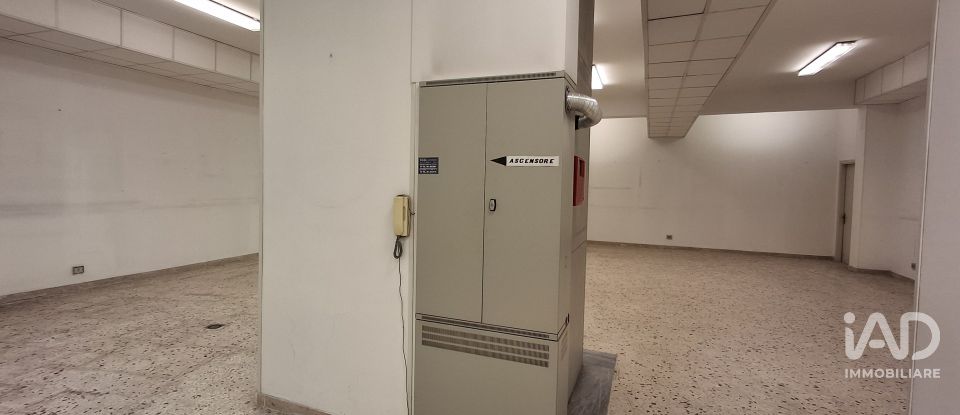 Shop / premises commercial of 983 m² in Palermo (90129)