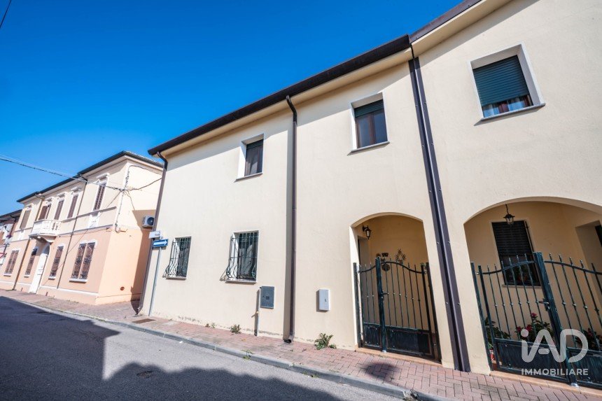Traditional house 2 rooms of 105 m² in Massa Fiscaglia (44025)