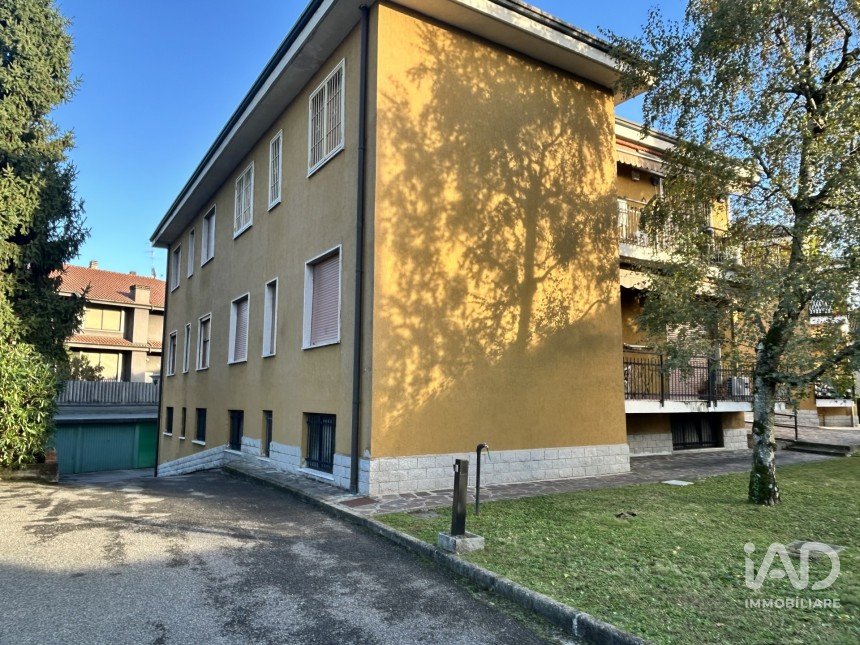 Three-room apartment of 111 m² in Paderno Dugnano (20037)