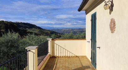 Townhouse 10 rooms of 250 m² in Campofilone (63061)