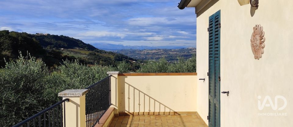 Casa indipendente 10 locali di 250 m² in Campofilone (63061)