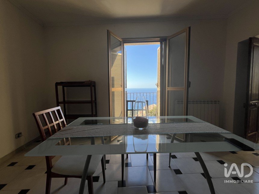 Appartamento 6 locali di 141 m² a - (87030)