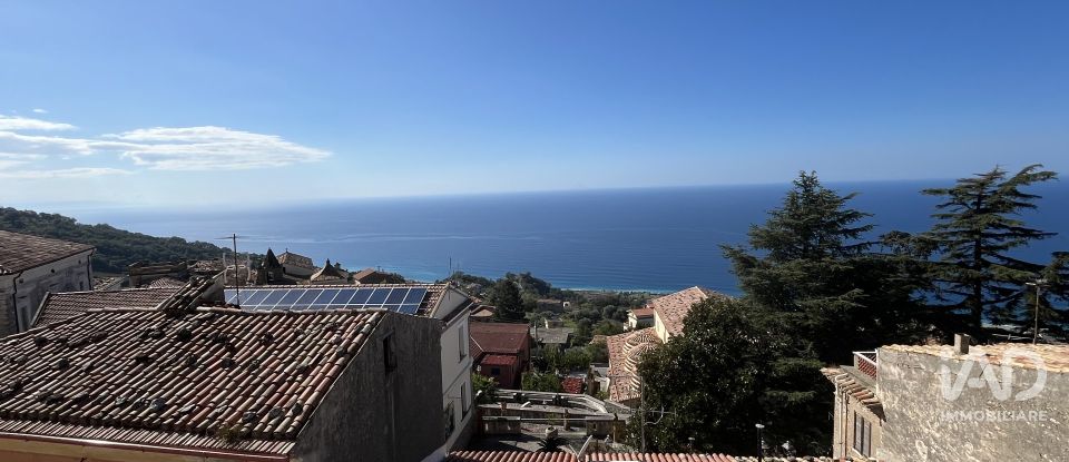 Appartamento 6 locali di 141 m² a - (87030)