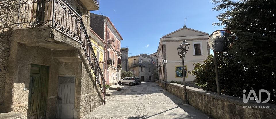 Appartamento 6 locali di 141 m² a - (87030)