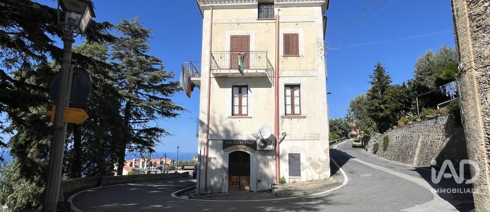 Appartamento 6 locali di 141 m² a - (87030)