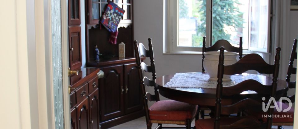 Three-room apartment of 105 m² in Roma (00141)