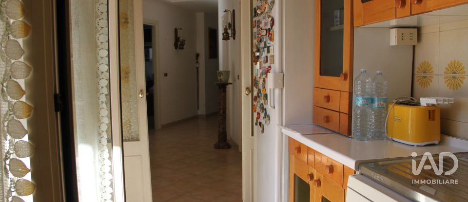 Three-room apartment of 105 m² in Roma (00141)