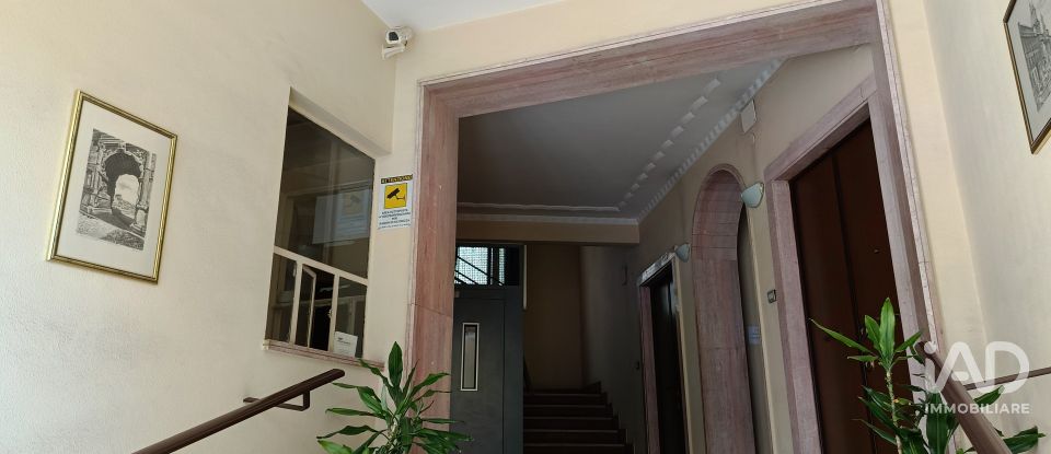 Three-room apartment of 105 m² in Roma (00141)