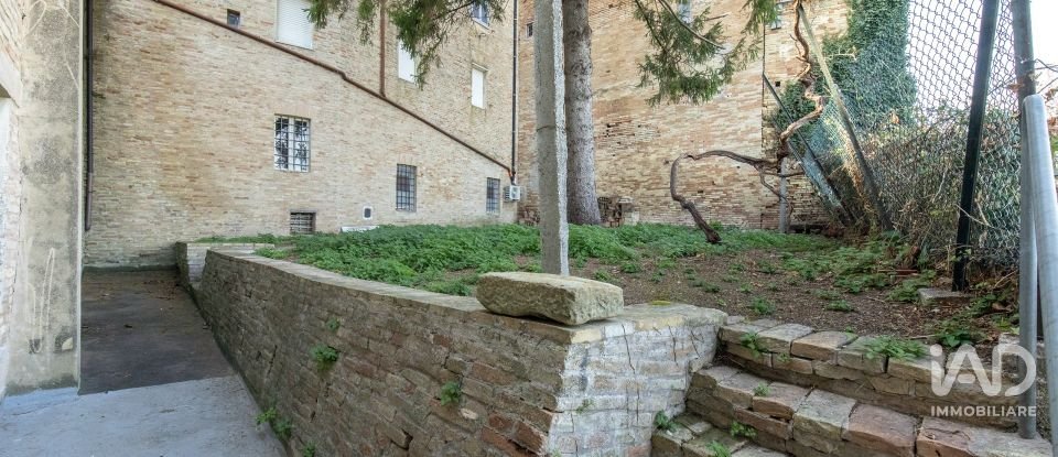 Block of flats in Mogliano (62010) of 543 m²