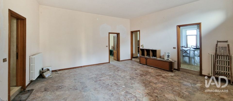 Block of flats in Mogliano (62010) of 543 m²