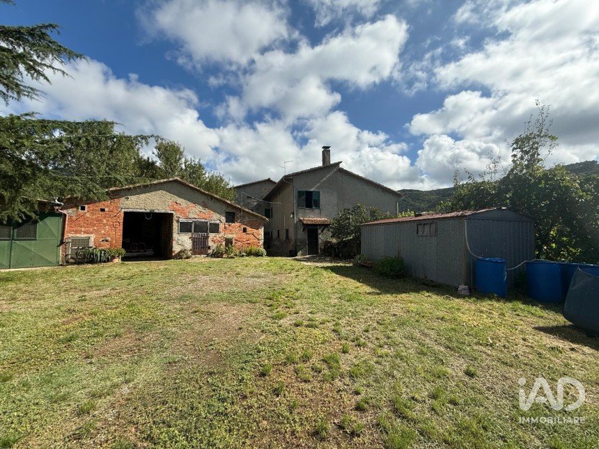 Casa indipendente / Villa 12 locali di 250 m² in Arezzo (52100)