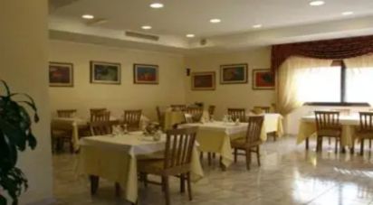 Hotel 3 * di 1.250 m² in Ortona (66026)