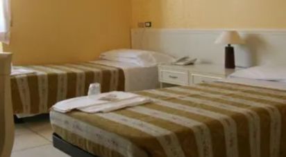 Hotel 3 * di 1.250 m² in Ortona (66026)