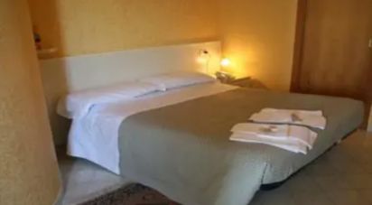 Hotel 3 * di 1.250 m² in Ortona (66026)