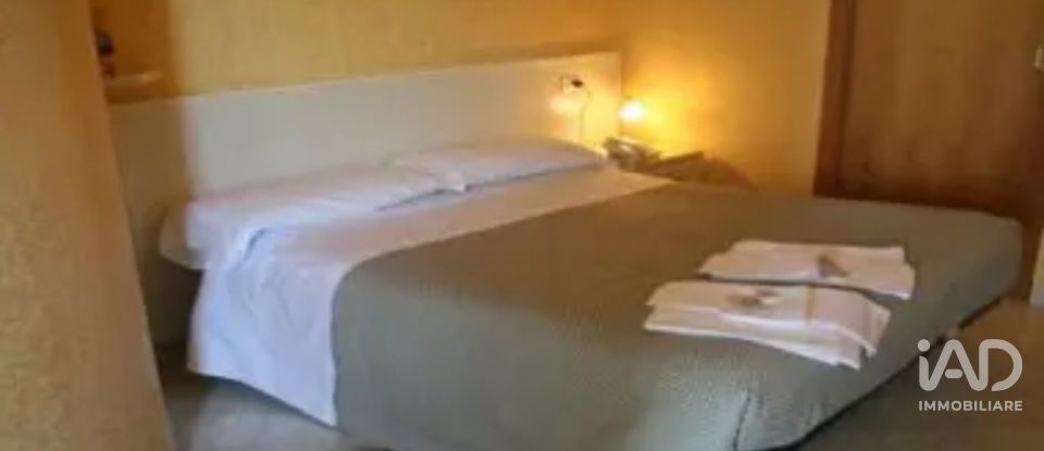 Hotel 3 * di 1.250 m² in Ortona (66026)