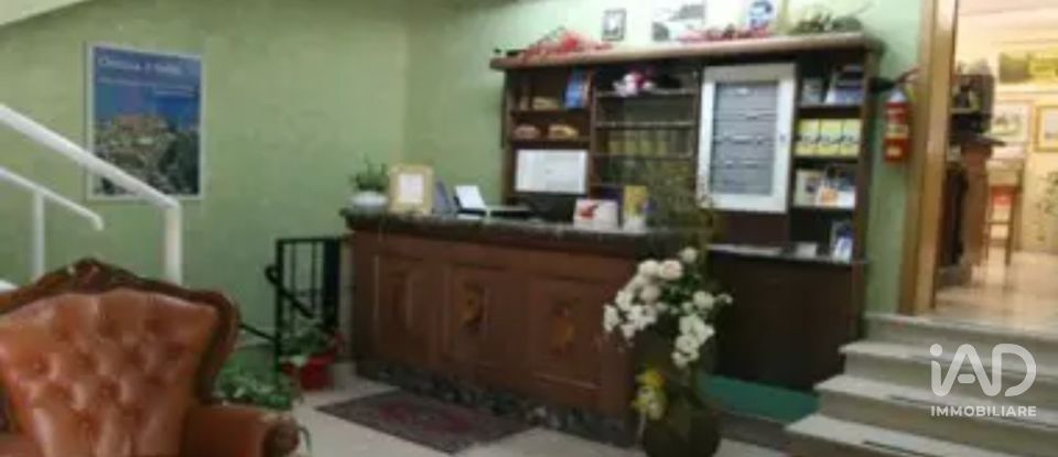 Hotel 3 * di 1.250 m² in Ortona (66026)