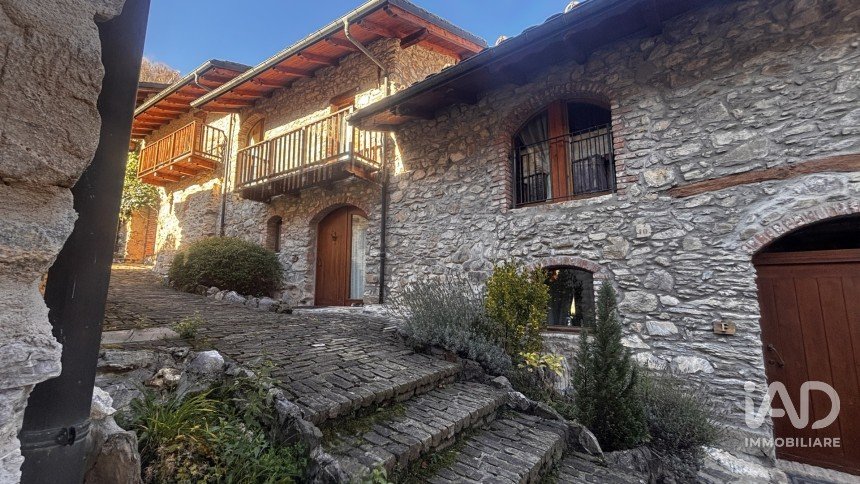 Townhouse 5 rooms of 70 m² in Limone Piemonte (12015)