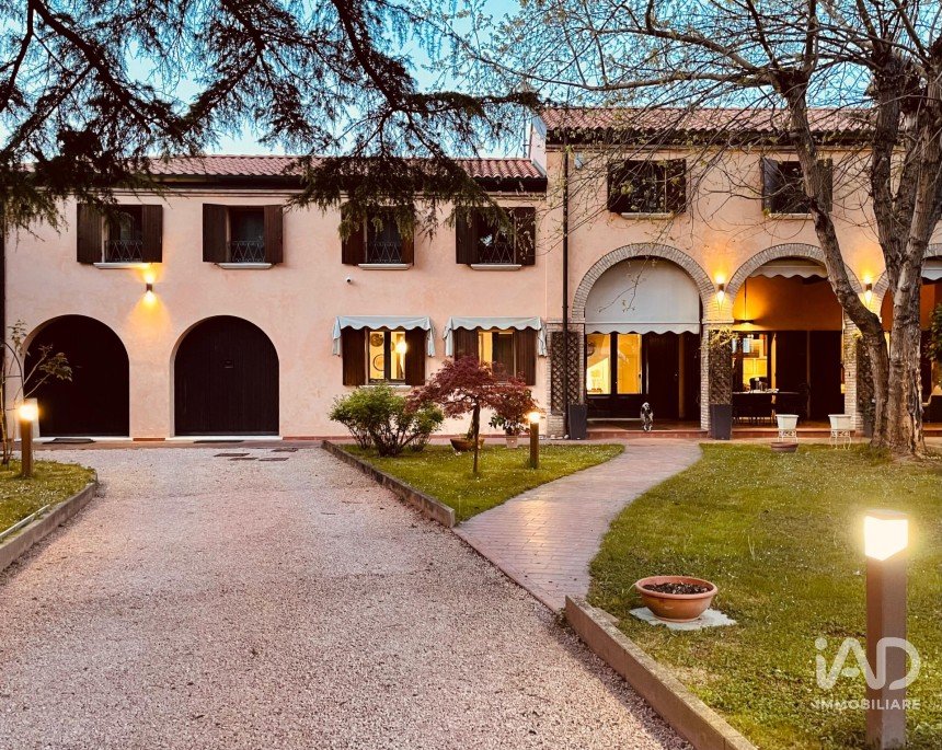 House 12 rooms of 274 m² in Vigonza (35010)