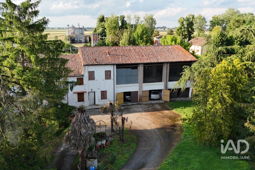 Villa a schiera 6 locali di 340 m² in Ostellato (44020)