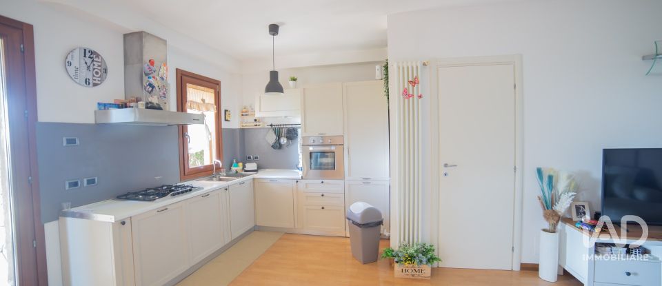 Apartment 5 rooms of 81 m² in Montemarciano (60018)