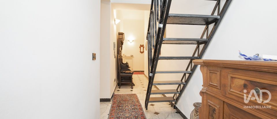 Apartment 6 rooms of 160 m² in Genova (16121)