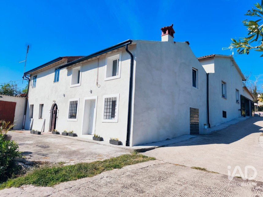 Abitazione 8 locali di 170 m² in Roncà (37030)