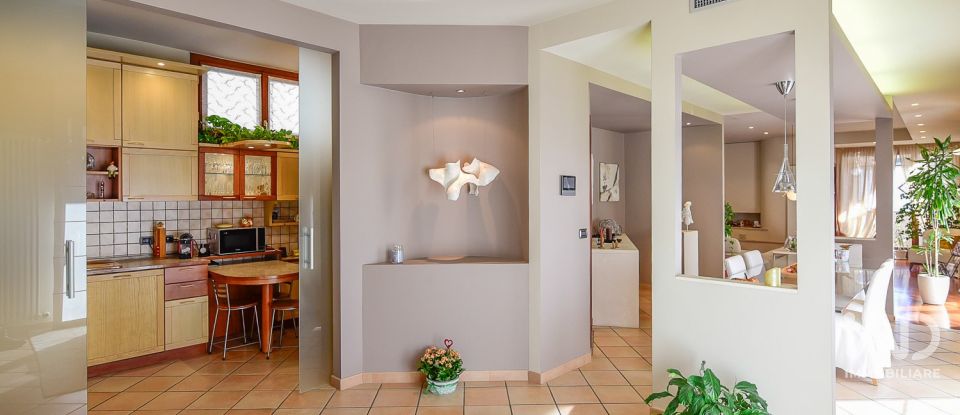 Four-room apartment of 206 m² in Bregnano (22070)