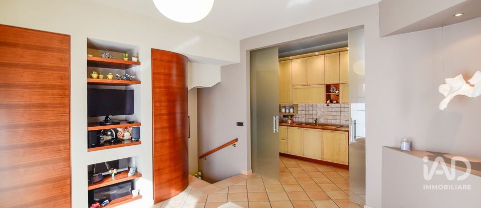 Four-room apartment of 206 m² in Bregnano (22070)