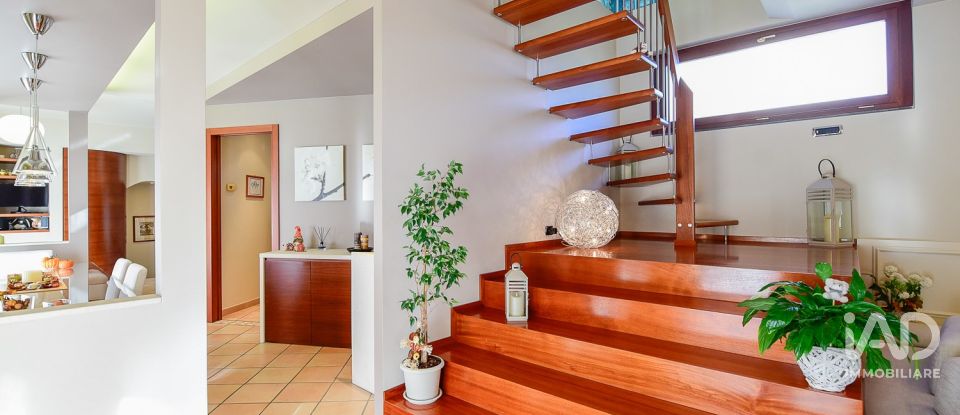 Four-room apartment of 206 m² in Bregnano (22070)