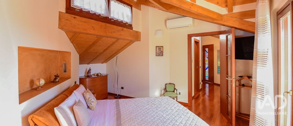 Four-room apartment of 206 m² in Bregnano (22070)