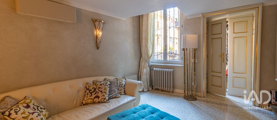 Hotel 6 rooms of 285 m² in Verona (37121)