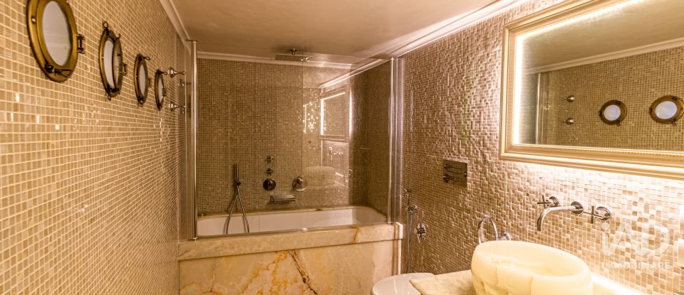 Hotel 6 rooms of 285 m² in Verona (37121)