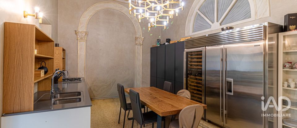 Hotel 6 rooms of 285 m² in Verona (37121)