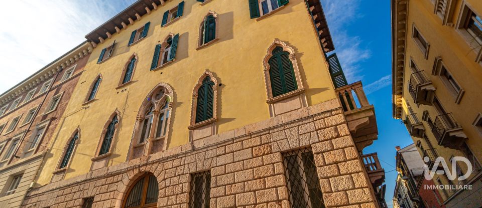 Hotel 6 rooms of 285 m² in Verona (37121)