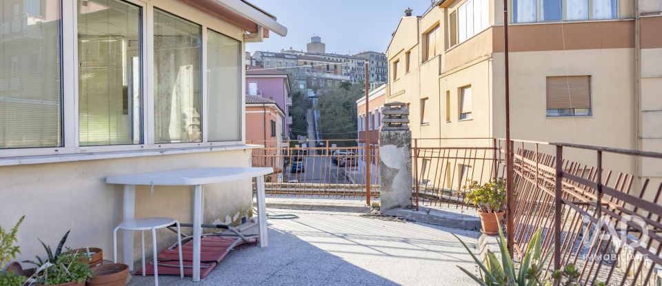 Palazzo / Stabile 6 locali di 226 m² a Castelfidardo (60022)