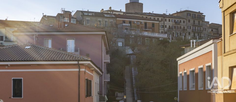 Palazzo / Stabile 6 locali di 226 m² a Castelfidardo (60022)