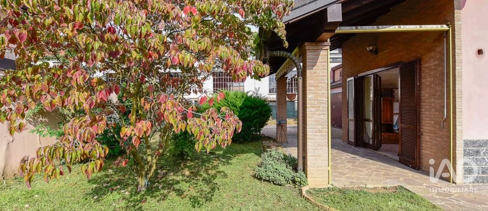 Farm 4 rooms of 225 m² in Mozzate (22076)