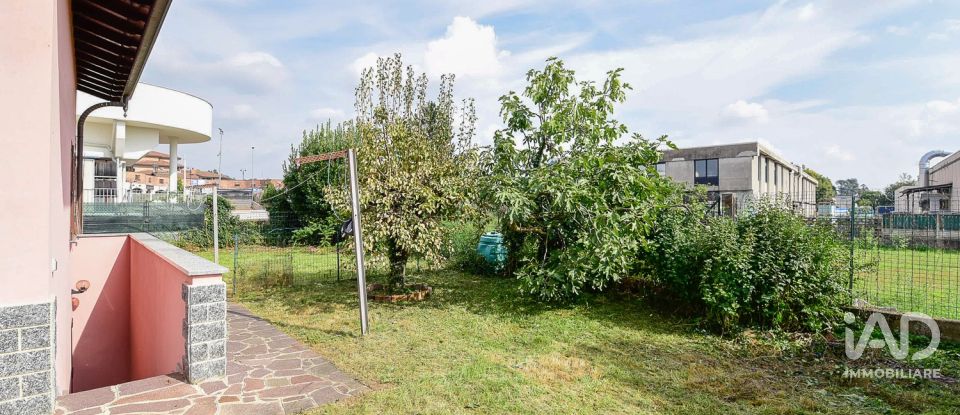 Farm 4 rooms of 225 m² in Mozzate (22076)